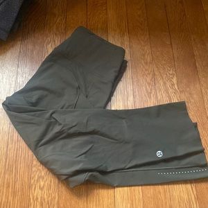 Lululemon FAST AND FREE CROP II 19" *NULUX
Dark Olive
Size: 6